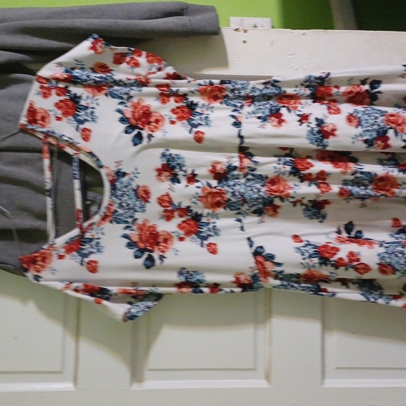 Dress - Picture 1 of 3